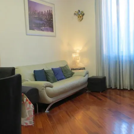 Semesterbostad Casetta A Borgo Rom